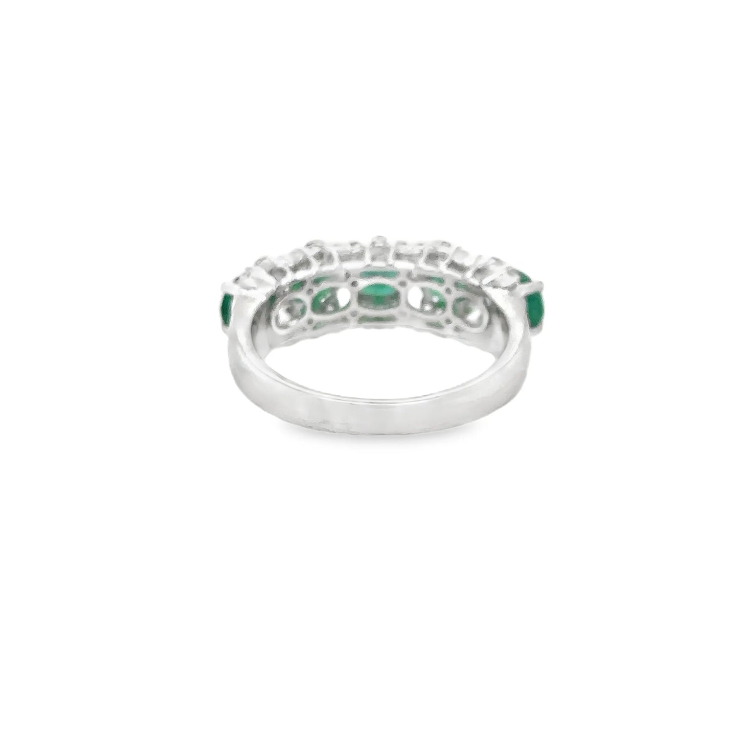14KT WHITE GOLD EMERALD AND DIAMONDS RING