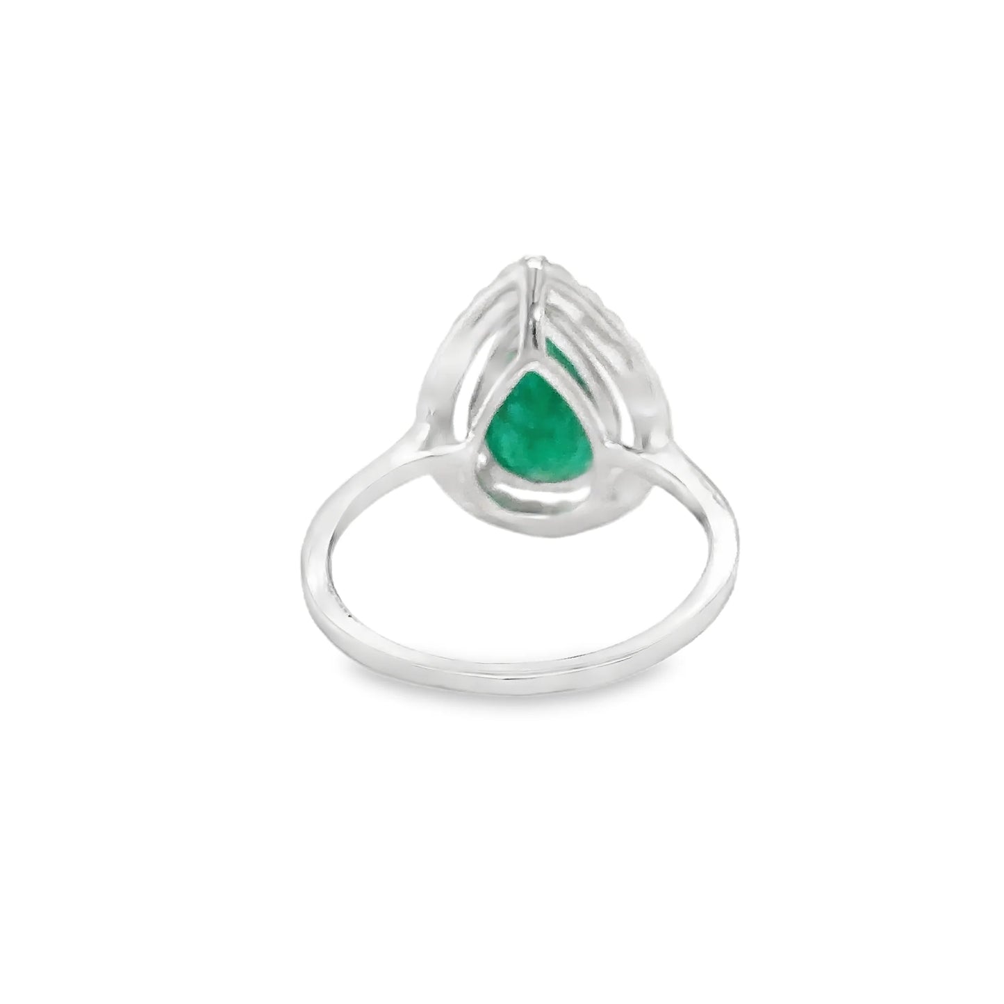 14KT WHITE GOLD EMERALD AND DIAMONDS RING