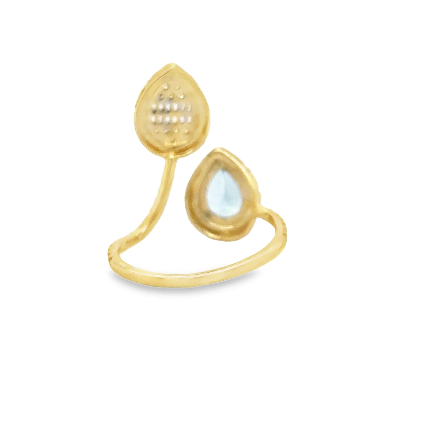 14KT YELLOW GOLD AQUAMARINE AND DIAMONDS RING