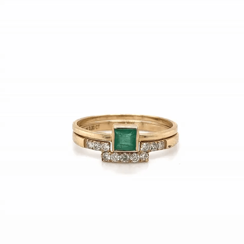 14KT YELLOW GOLD EMERALD AND DIAMONDS RING