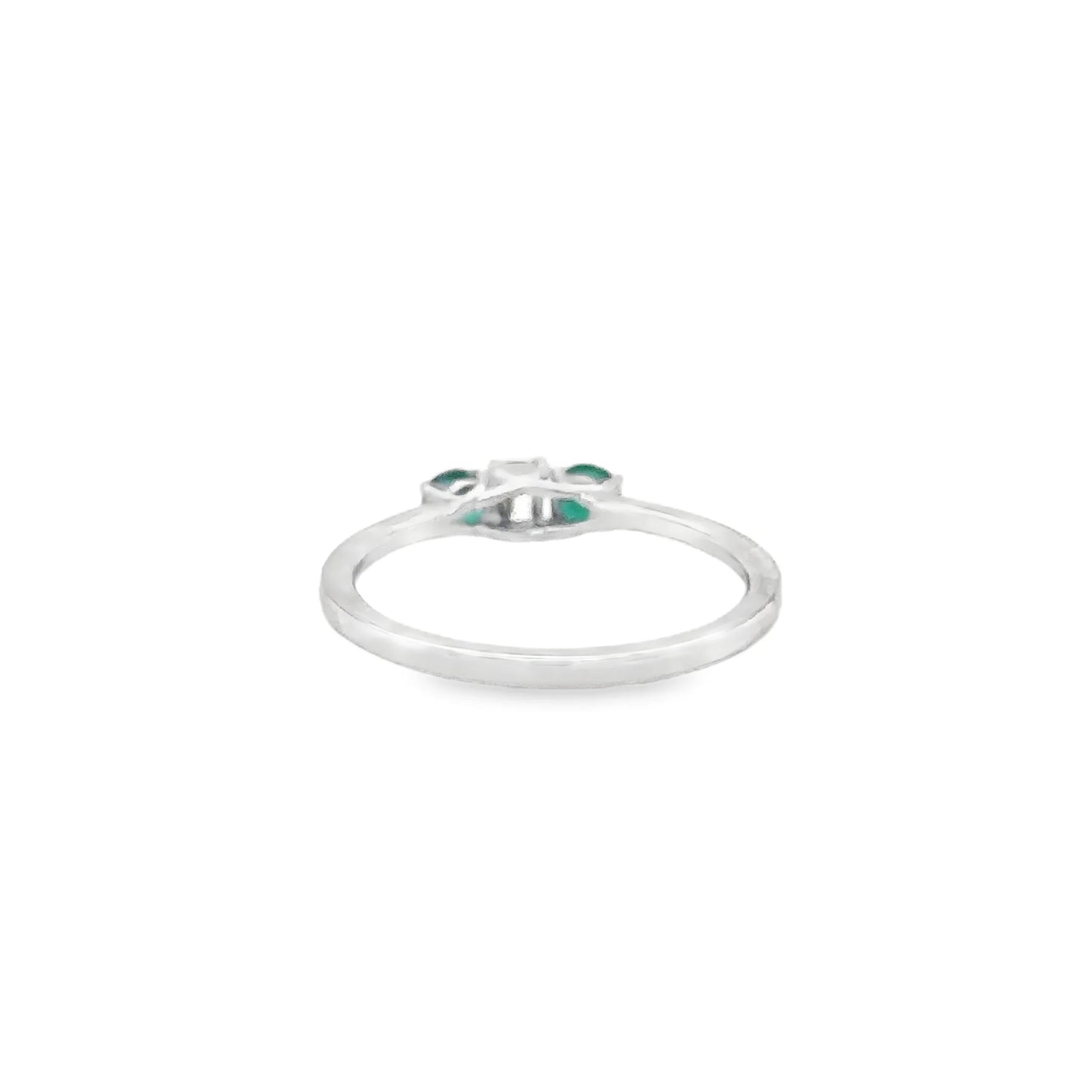 18KT WHITE GOLD EMERALD AND DIAMOND RING