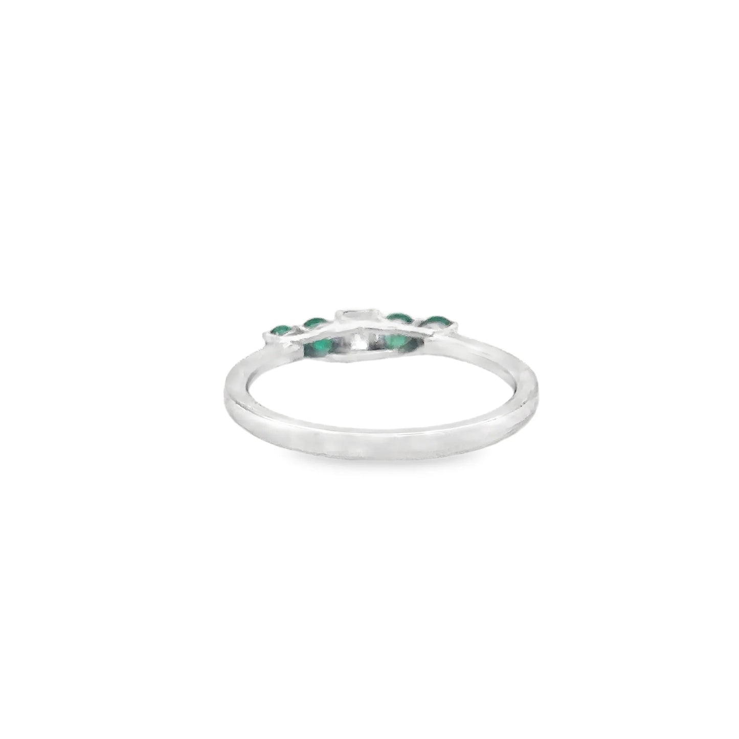18KT WHITE GOLD EMERALD AND DIAMOND RING