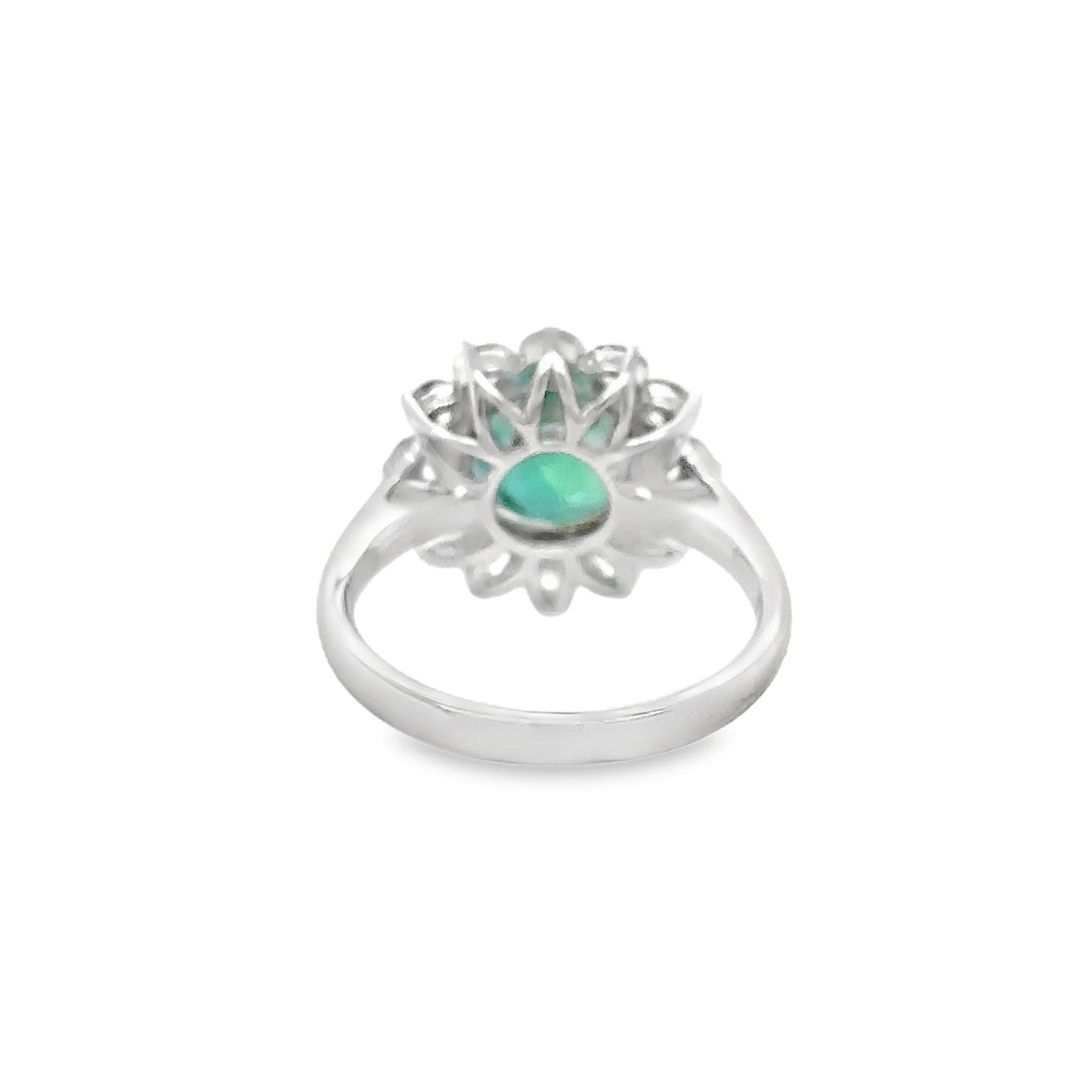 18KT WHITE GOLD EMERALD AND DIAMONDS RING
