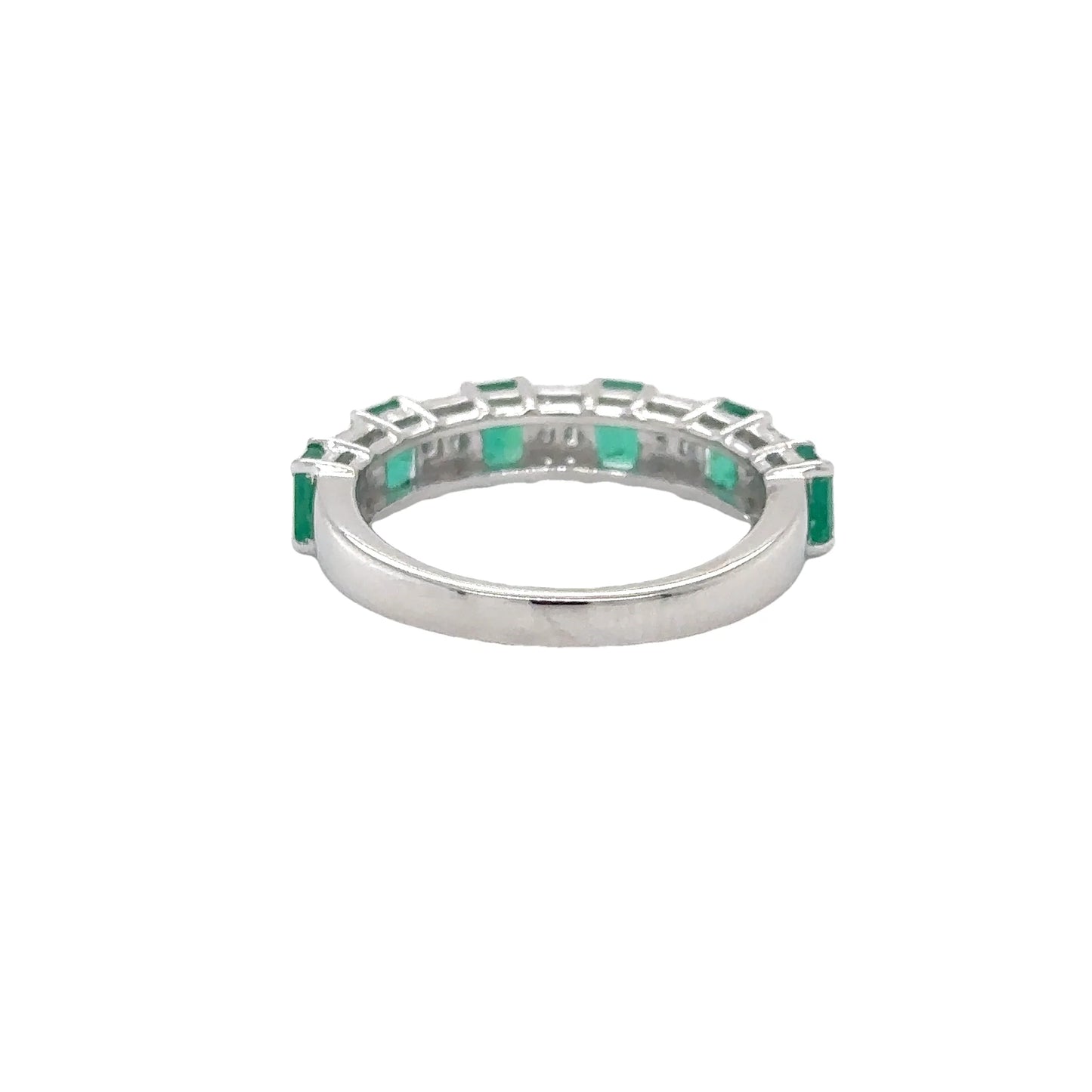 18KT WHITE GOLD EMERALD AND DIAMONDS RING