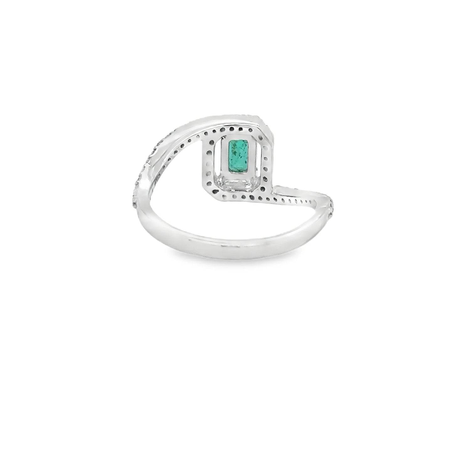 18KT WHITE GOLD EMERALD AND DIAMONDS RING