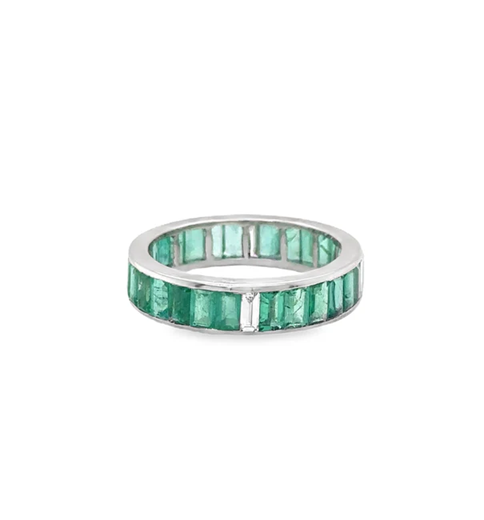 18KT WHITE GOLD RING WITH BAGUETTE EMERALD AND DIAMONDS