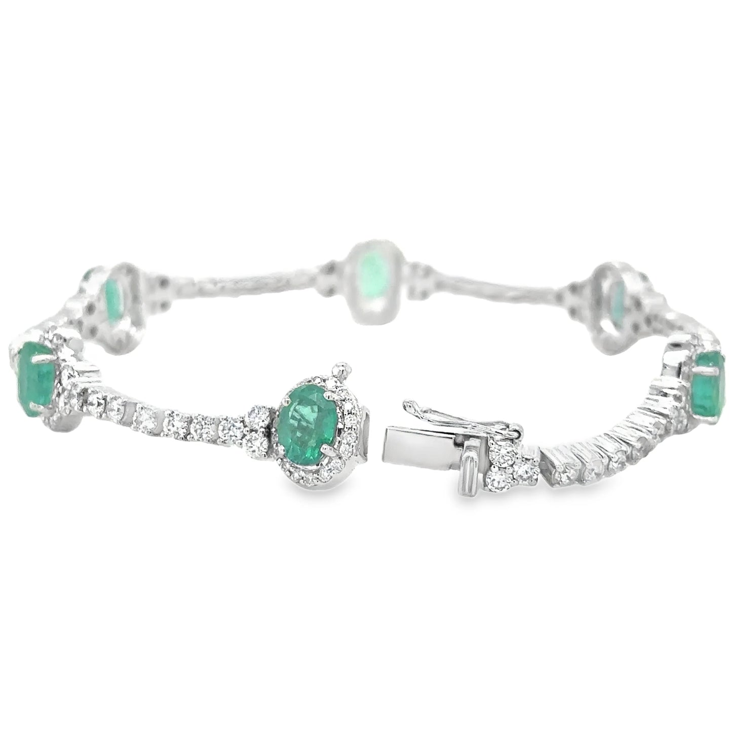 18KT WHITE GOLD EMERALD AND DIAMONDS BRACELET