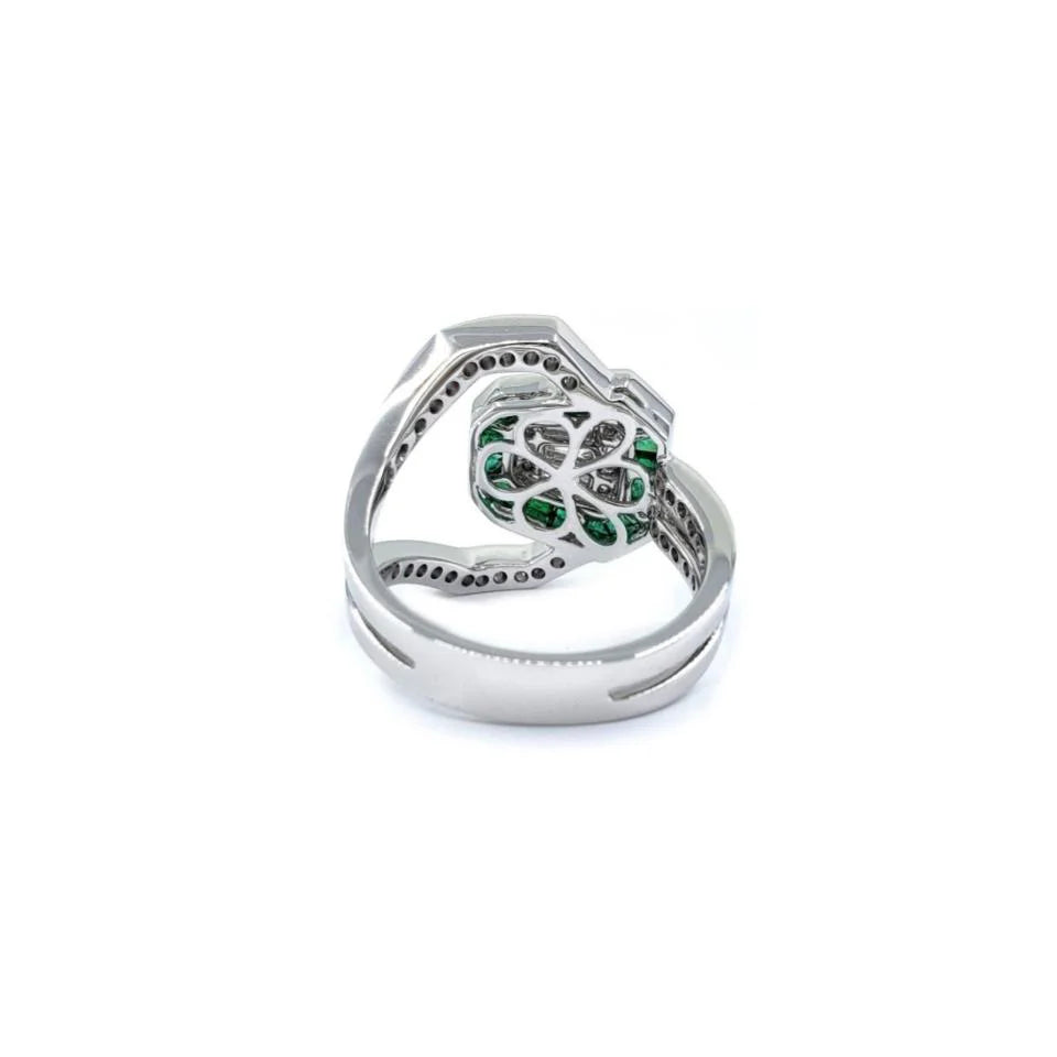 18KT WHITE GOLD EMERALD AND DIAMOND RING