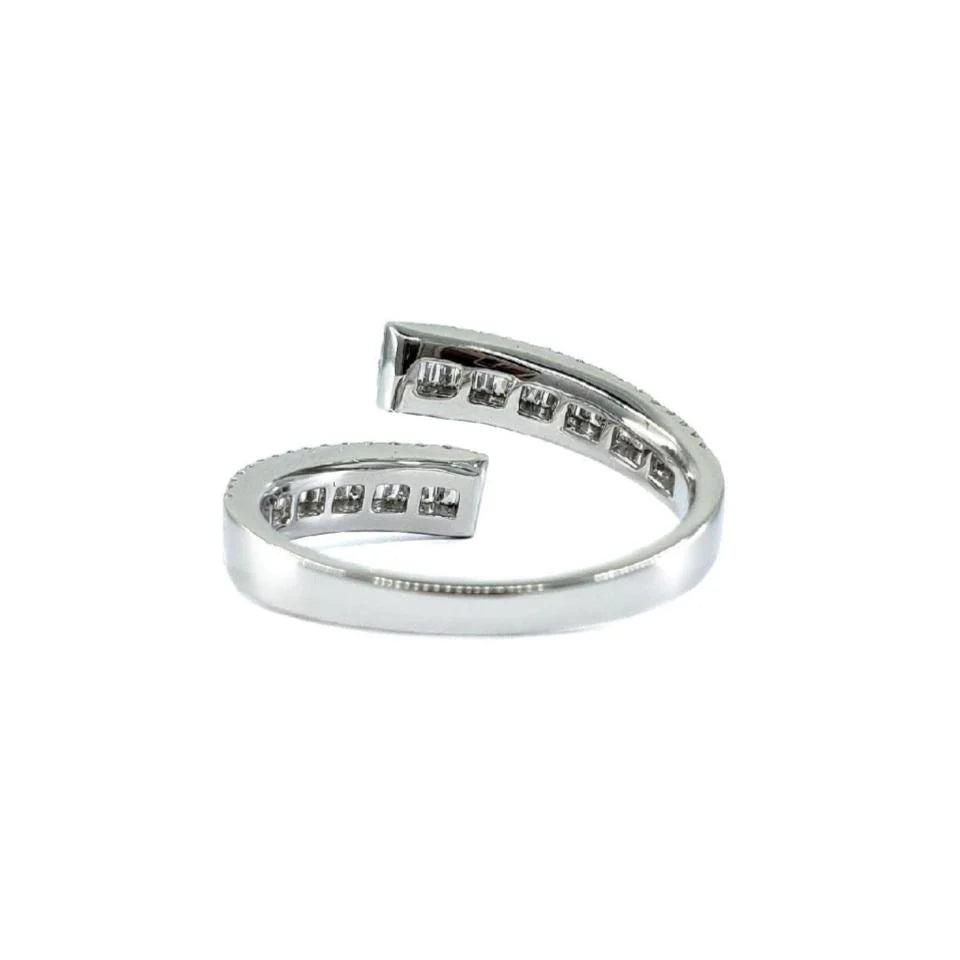 18KT WHITE GOLD DIAMOND RING