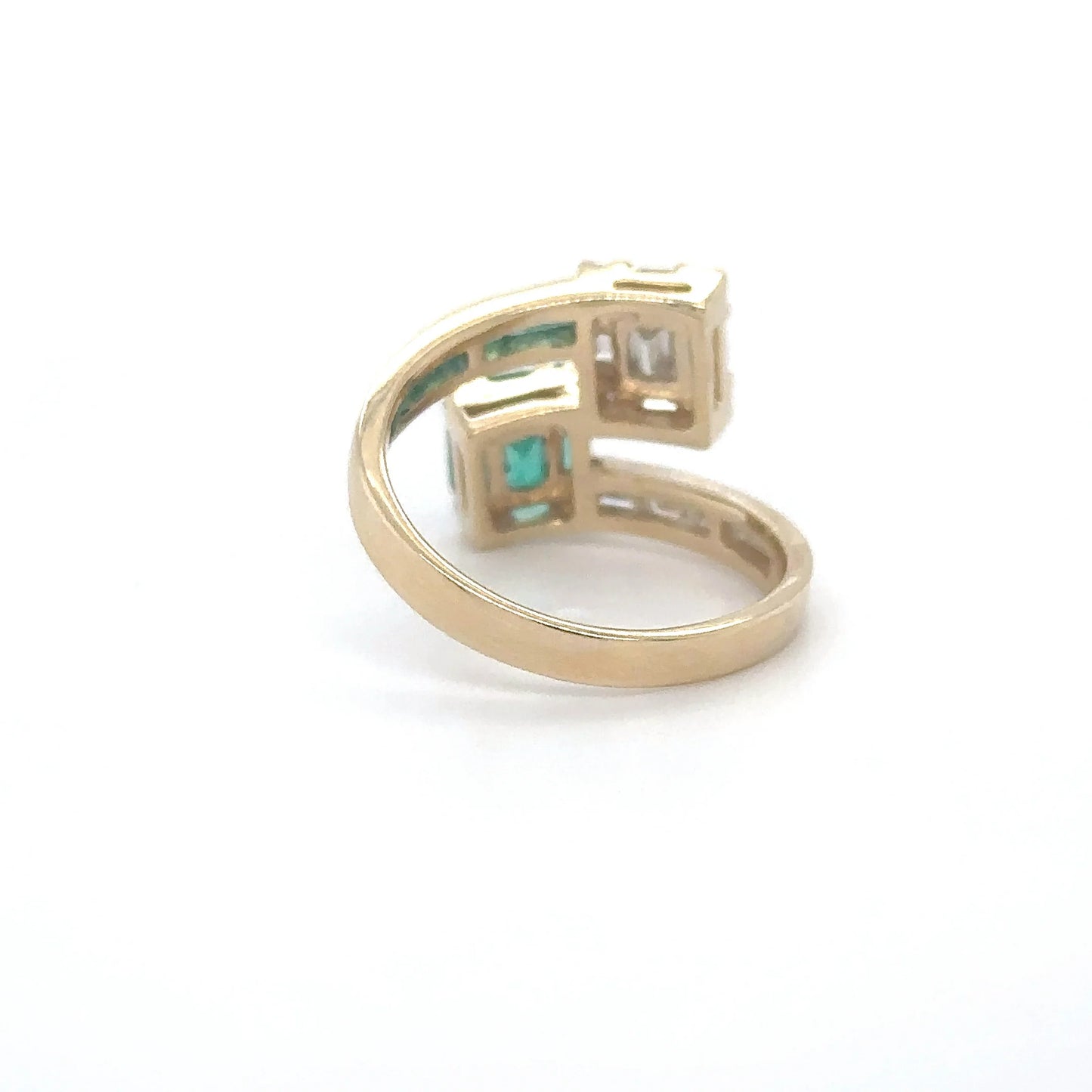 14KT YELLOW GOLD EMERALD DIAMOND RING