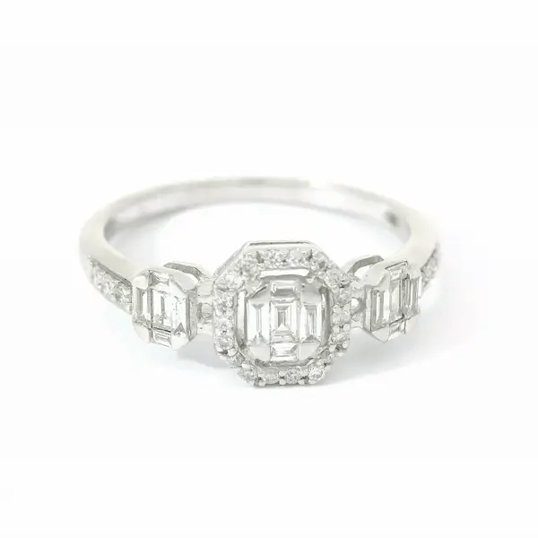 18KT WHITE GOLD DIAMOND RING