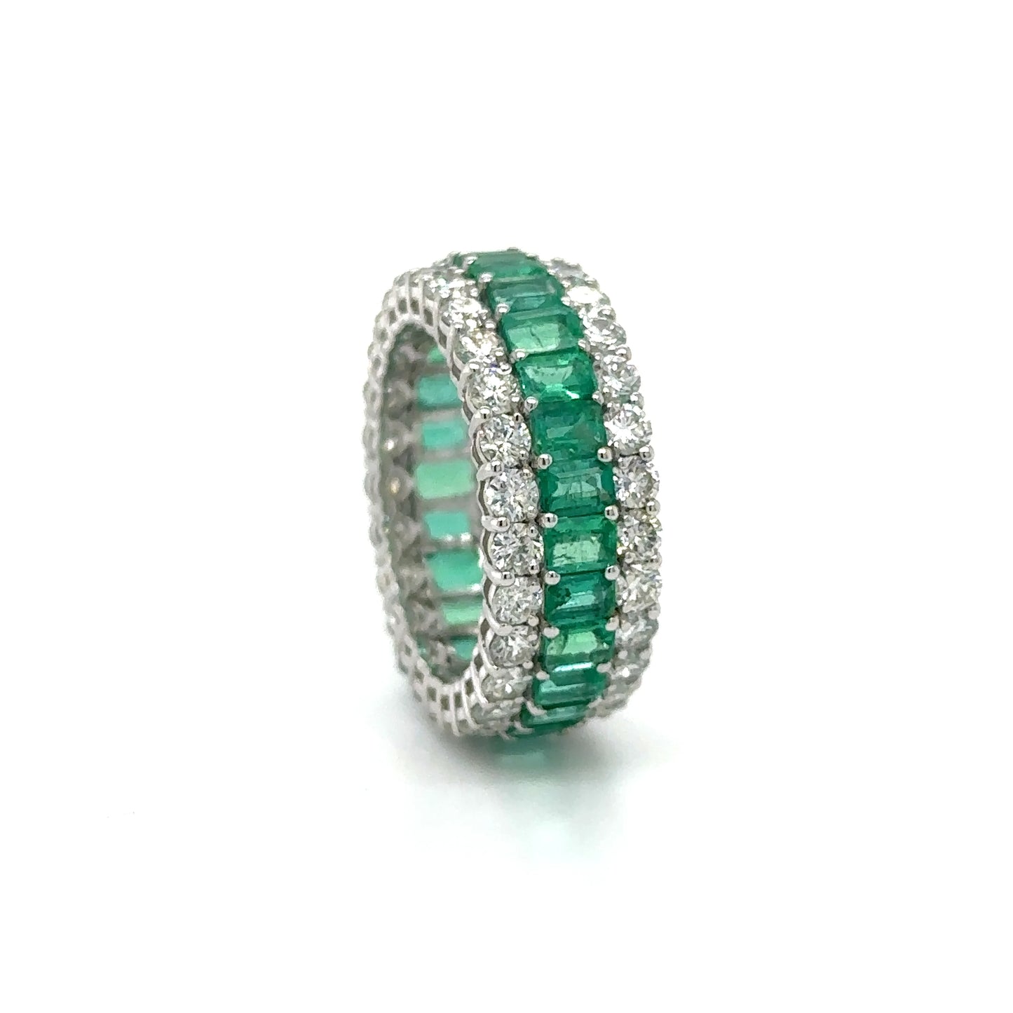 18KT WHITE GOLD EMERALD DIAMOND RING
