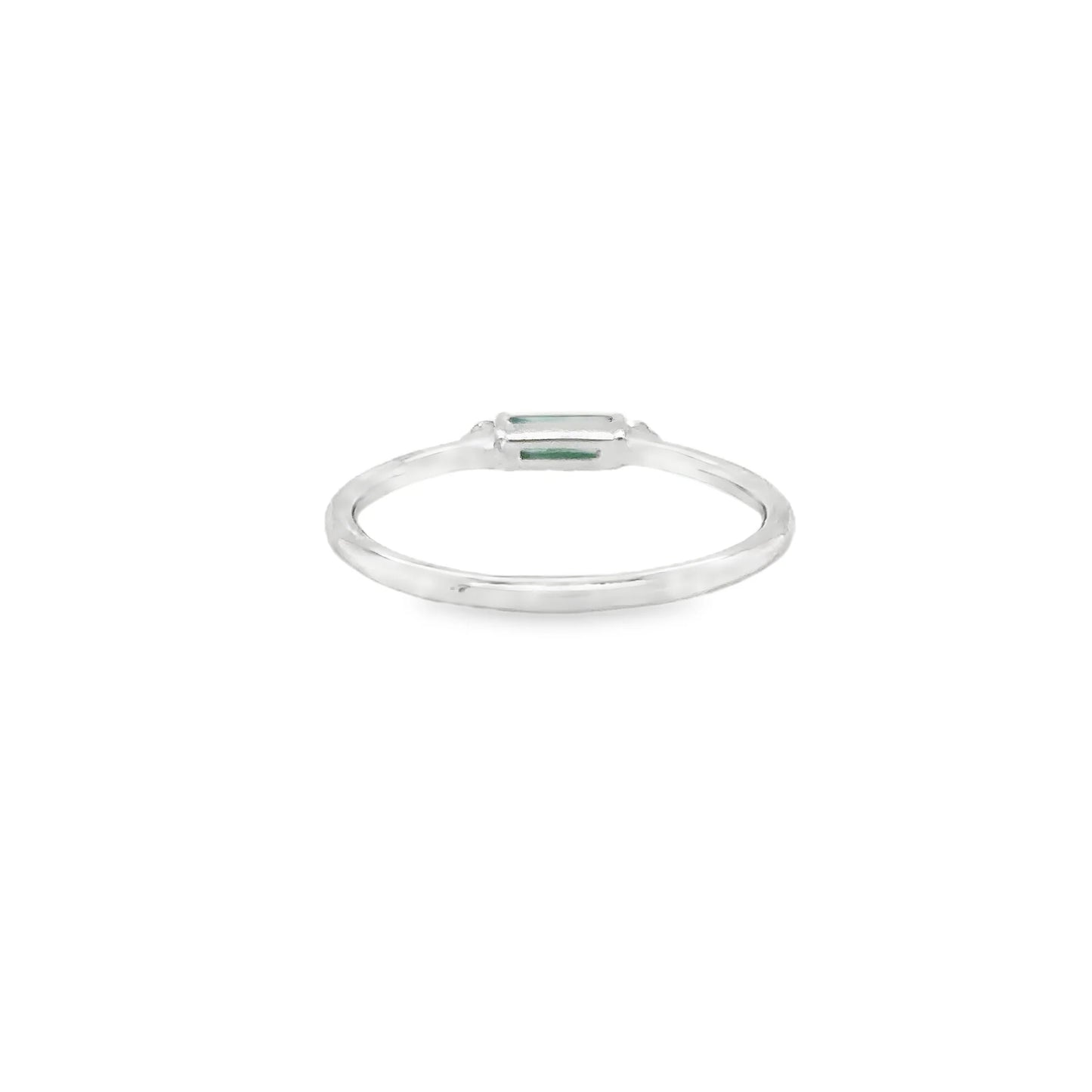 18KT WHITE GOLD EMERALD AND DIAMOND RING