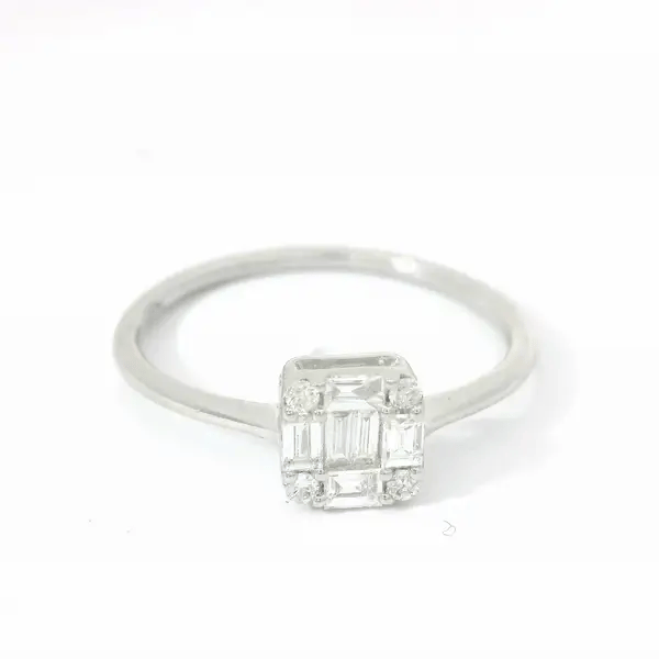 18KT WHITE GOLD DIAMOND RING