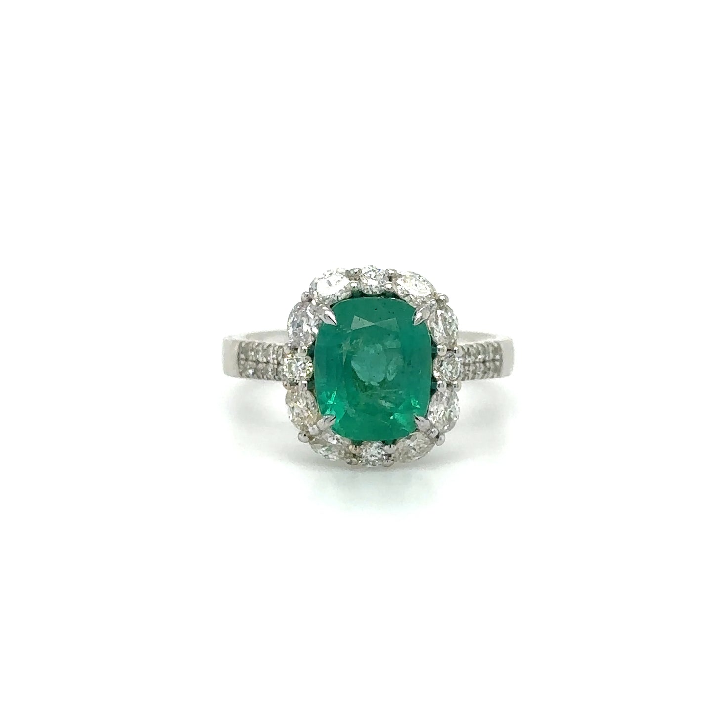 18KT WHITE GOLD EMERALD AND DIAMOND RING