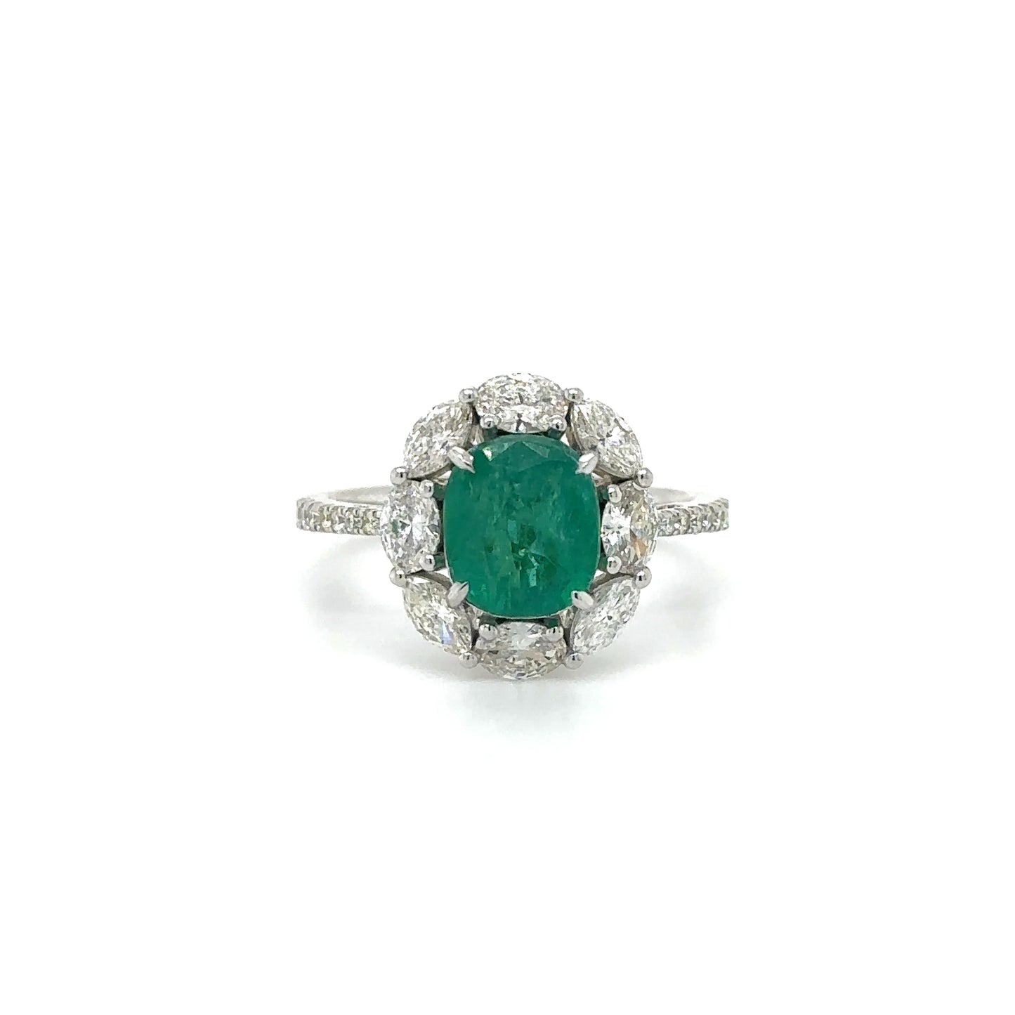 18KT WHITE GOLD EMERALD AND DIAMOND RING