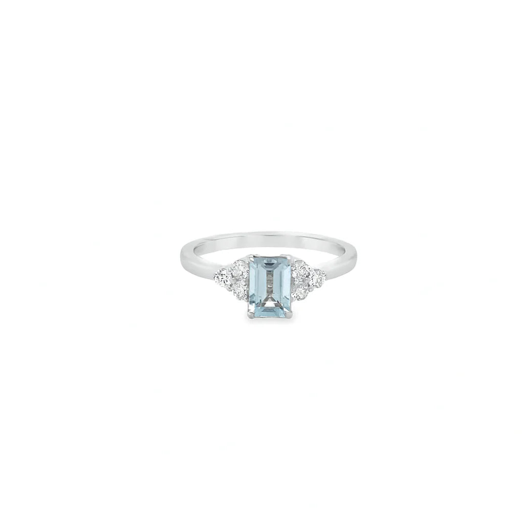 14KT YELLOW GOLD AQUAMARINE AND DIAMONDS RING