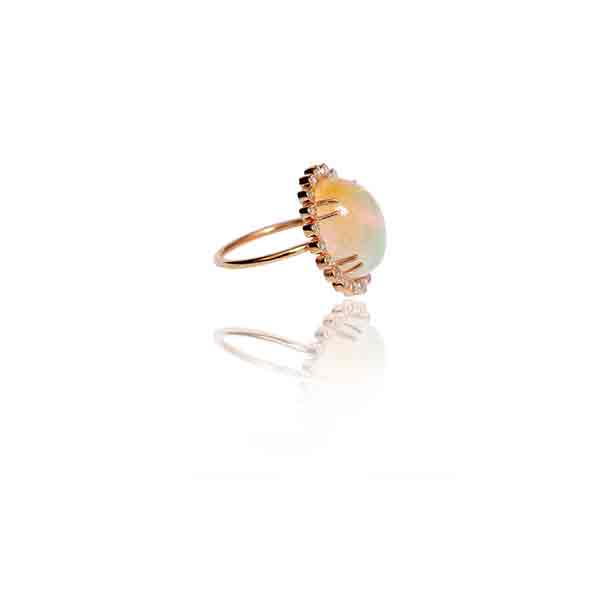 18KT YELLOW GOLD FULL CUT DIAMOND AND ETHIOPIAN OPAL CABS RING