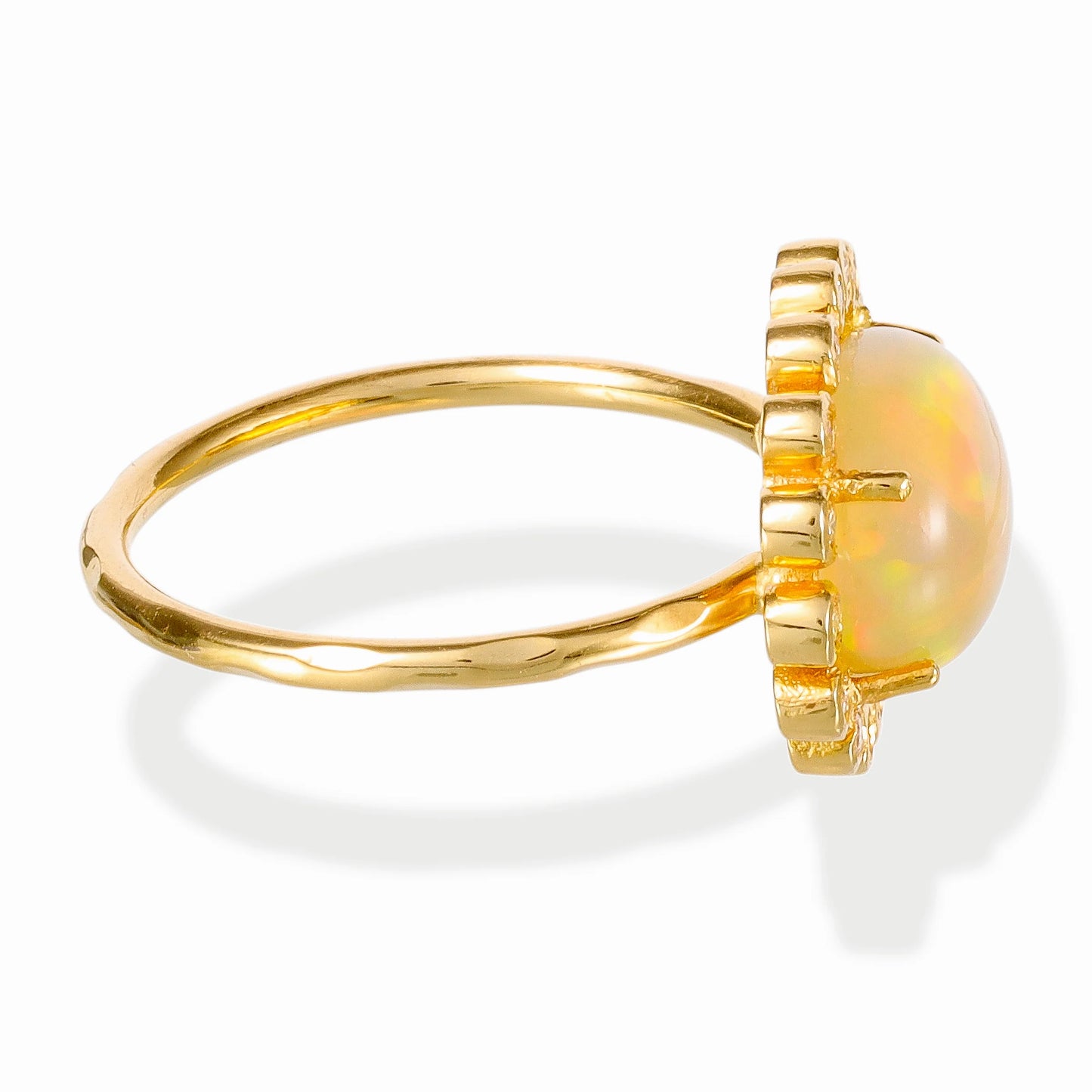 DIAMOND / STONE OVAL SHAPE RING