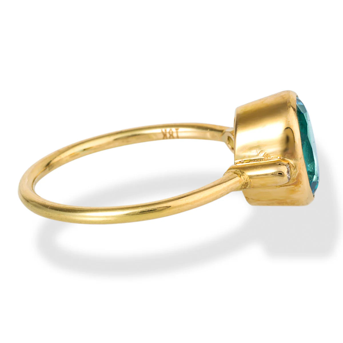 18KT YELLOW GOLD DIAMOND AND BLUE TOPAZ OVAL SHAPE RING