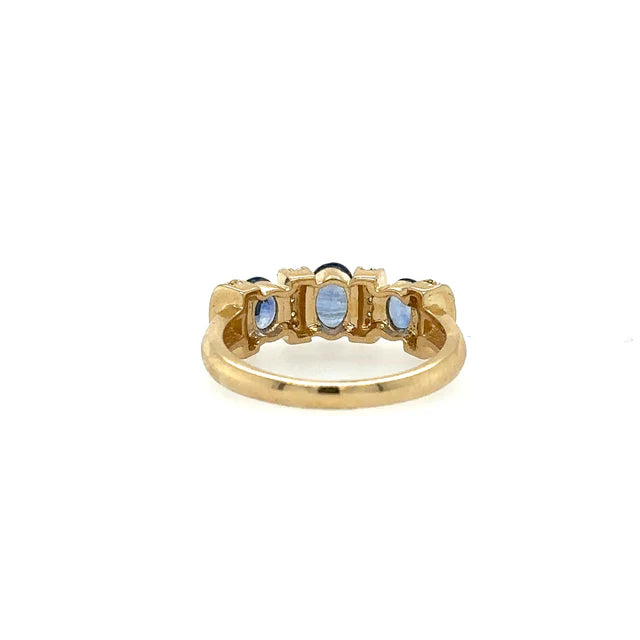 YELLOW GOLD RING WITH SAPPHIRE AND DIAMONDS