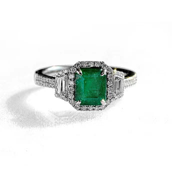18KT WHITE GOLD EMERALD AND DIAMONDS RING