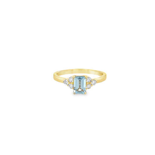 14KT YELLOW GOLD AQUAMARINE AND DIAMONDS RING