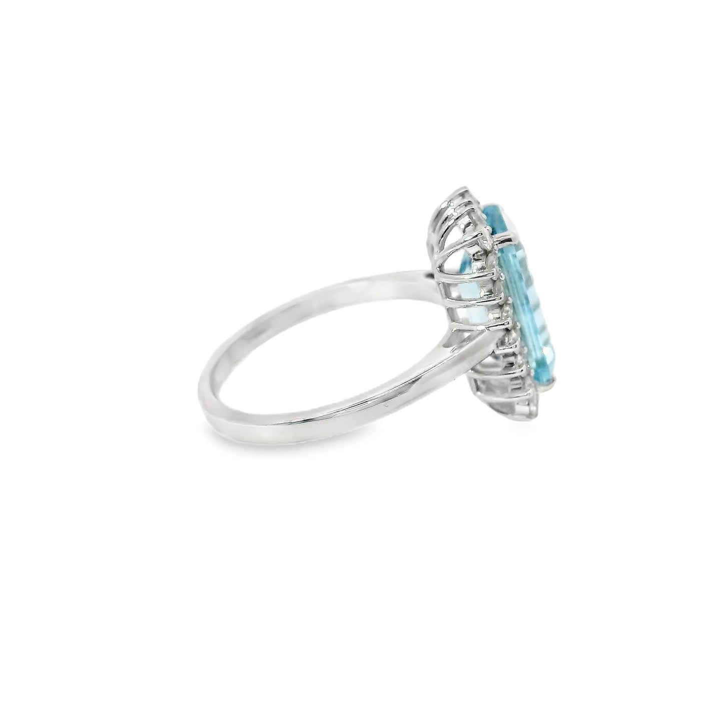 14KT WHITE GOLD AQUAMARINE RING WITH DIAMONDS