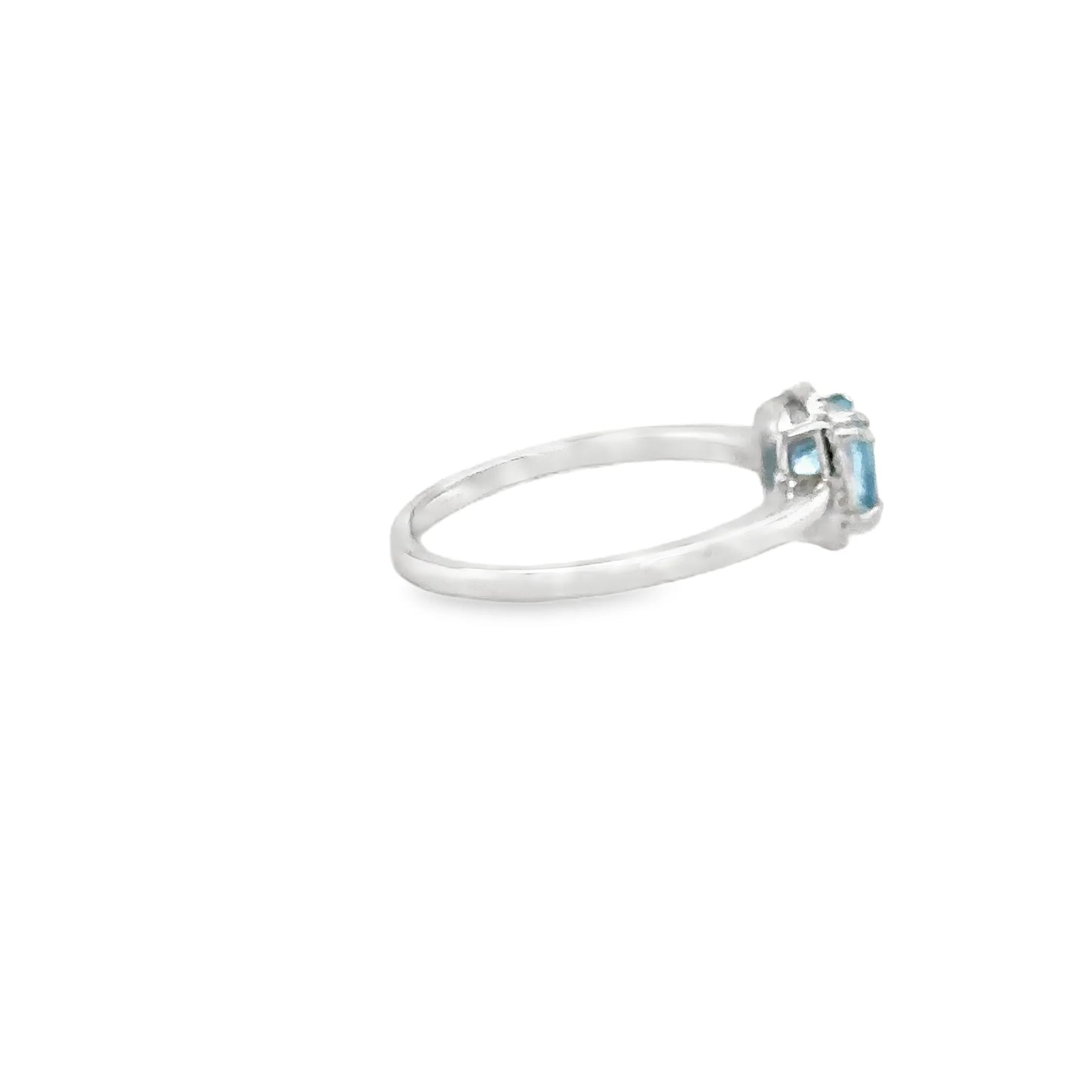 14KT WHITE GOLD AQUAMARINE RING WITH DIAMONDS