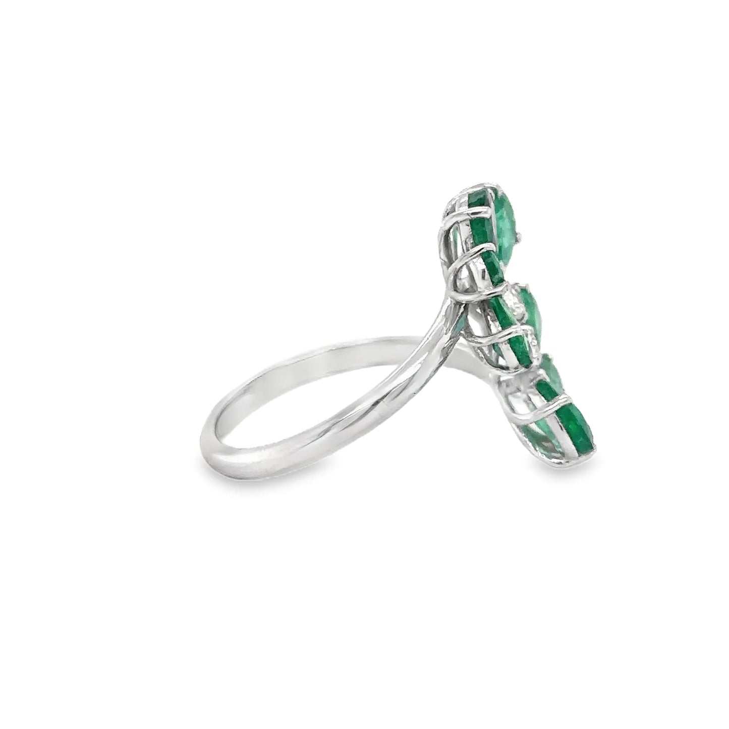 14KT WHITE GOLD EMERALD AND DIAMONDS RING