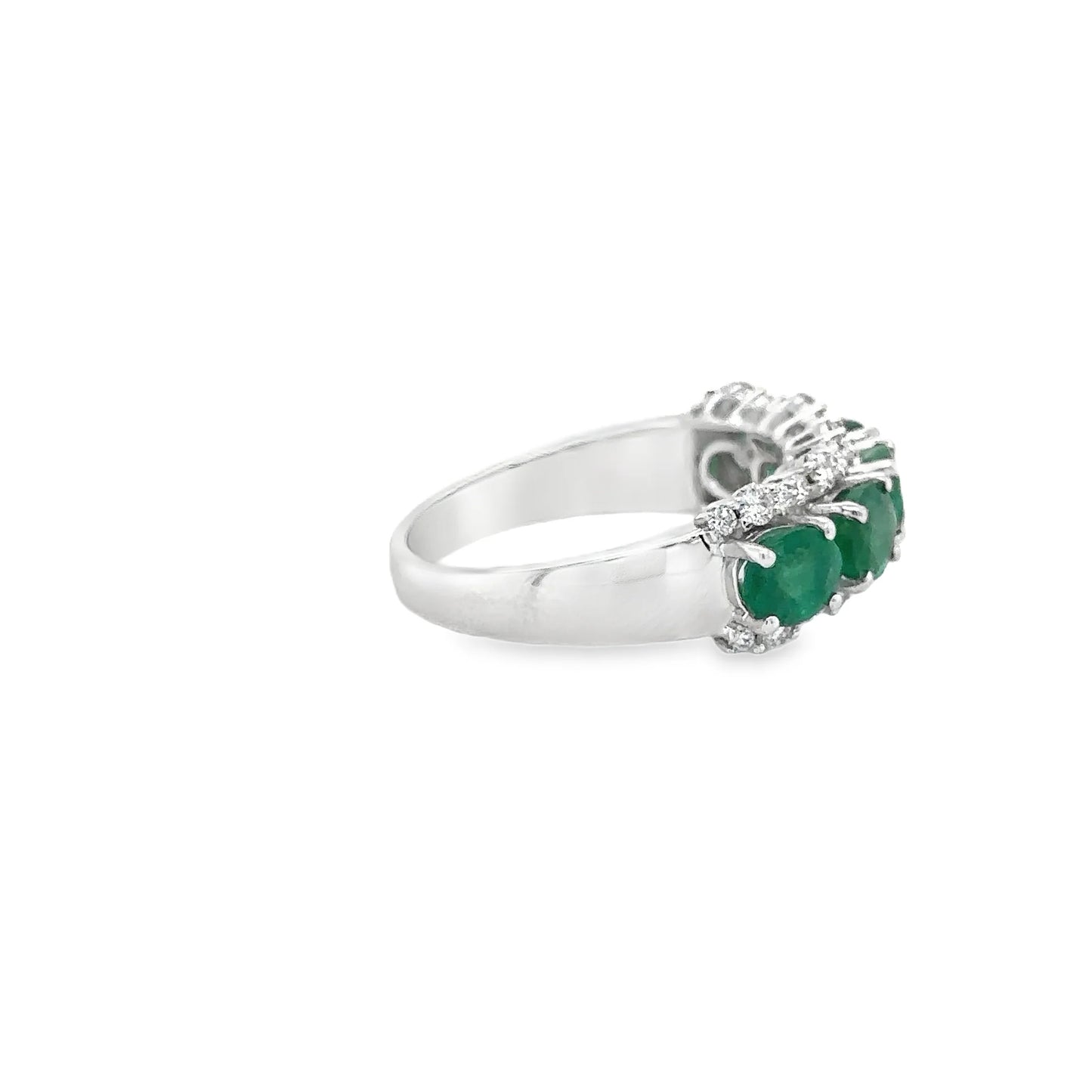 14KT WHITE GOLD EMERALD AND DIAMONDS RING