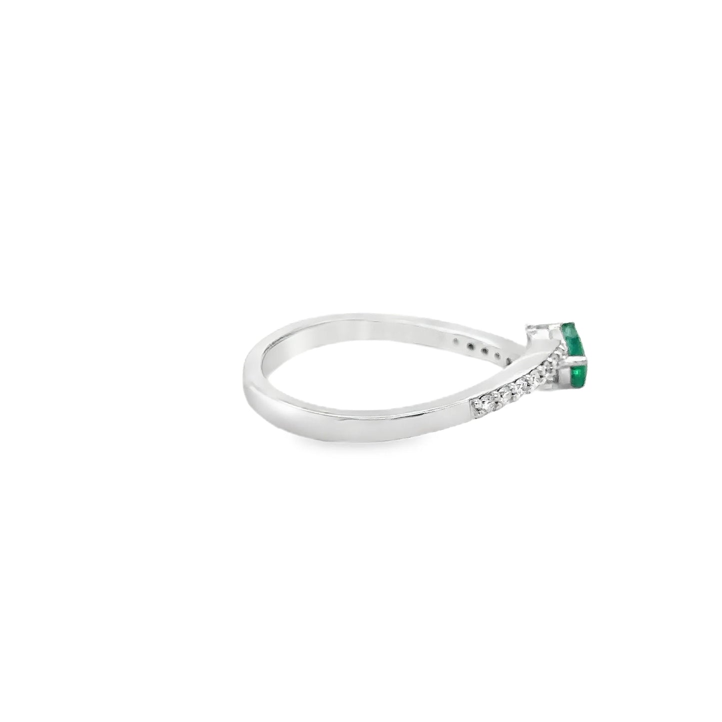 14KT WHITE GOLD EMERALD AND DIAMONDS RING