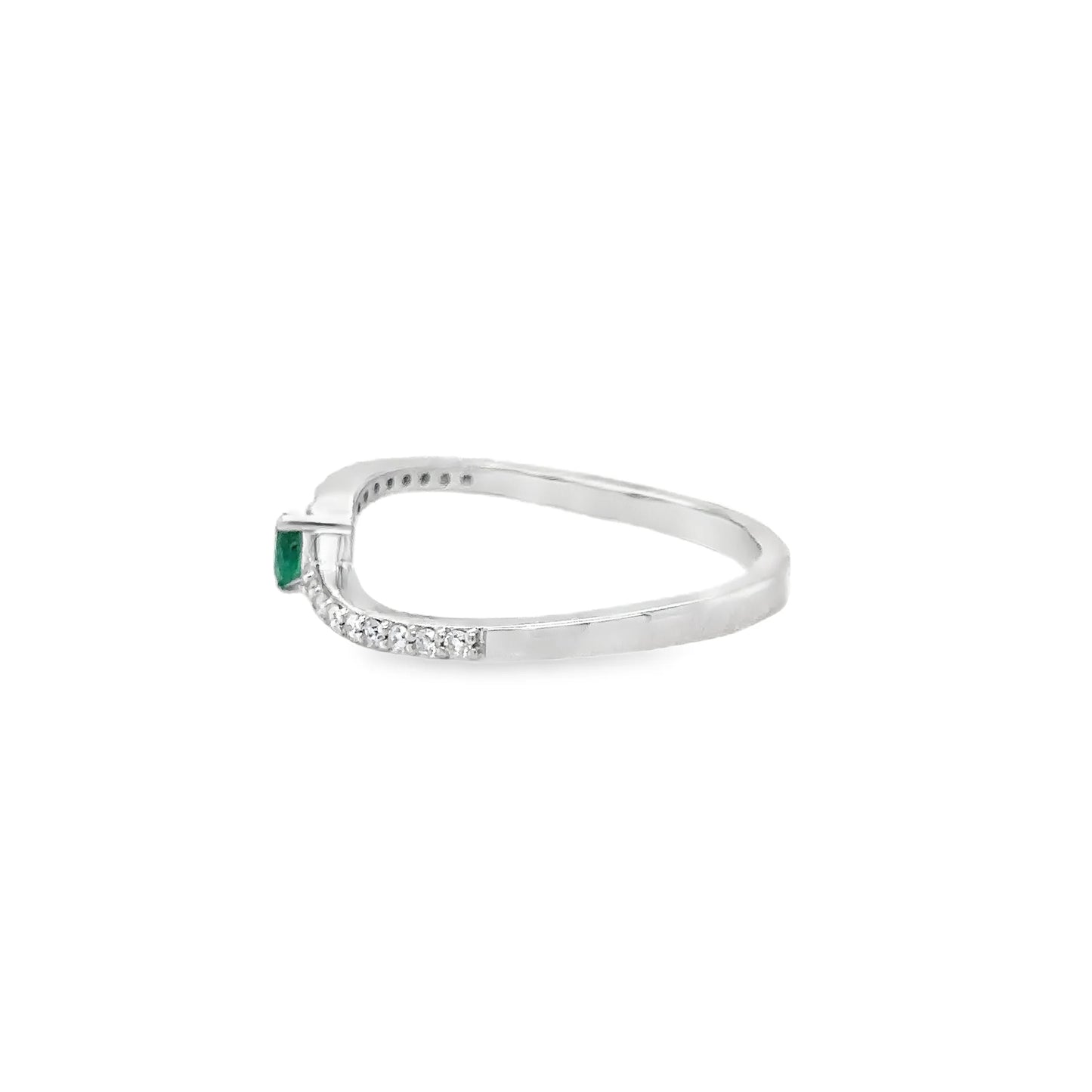 14KT WHITE GOLD EMERALD AND DIAMONDS RING