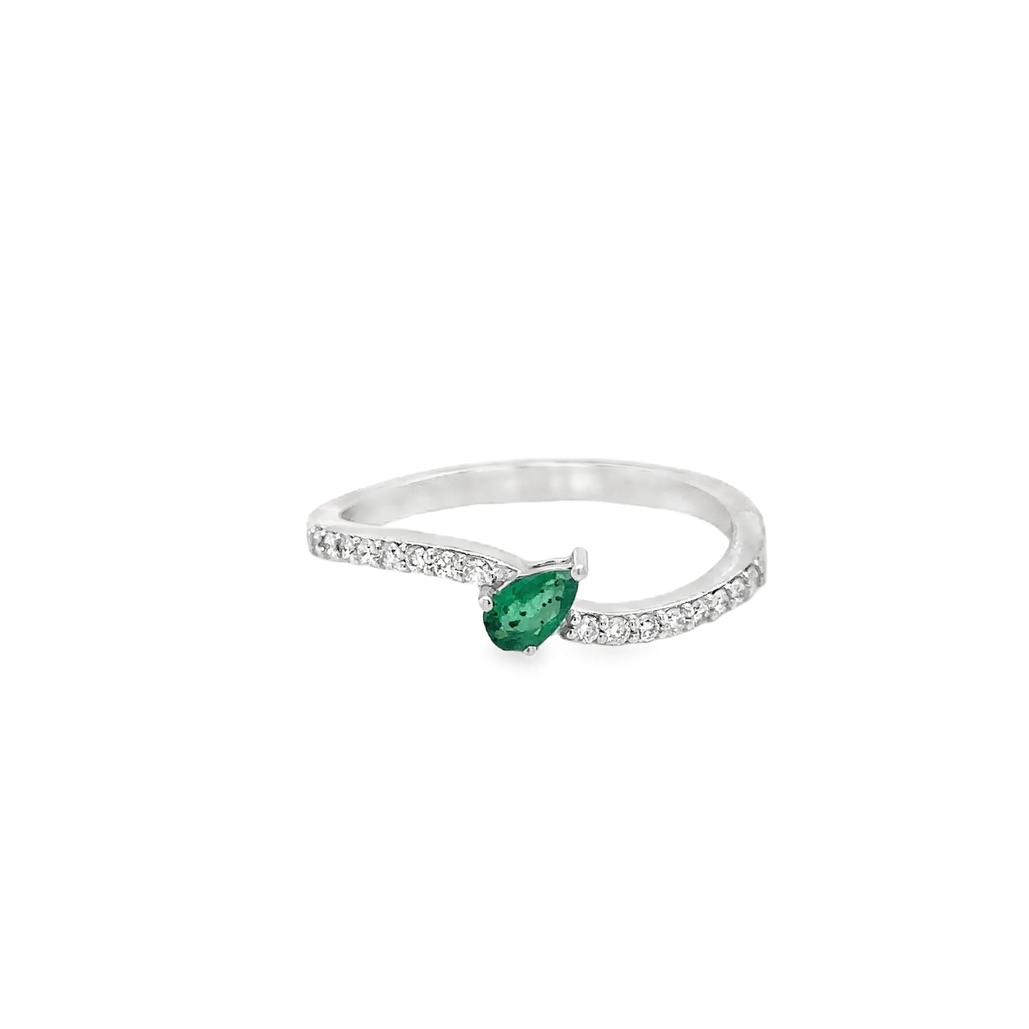 14KT WHITE GOLD EMERALD AND DIAMONDS RING