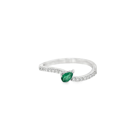 14KT WHITE GOLD EMERALD AND DIAMONDS RING