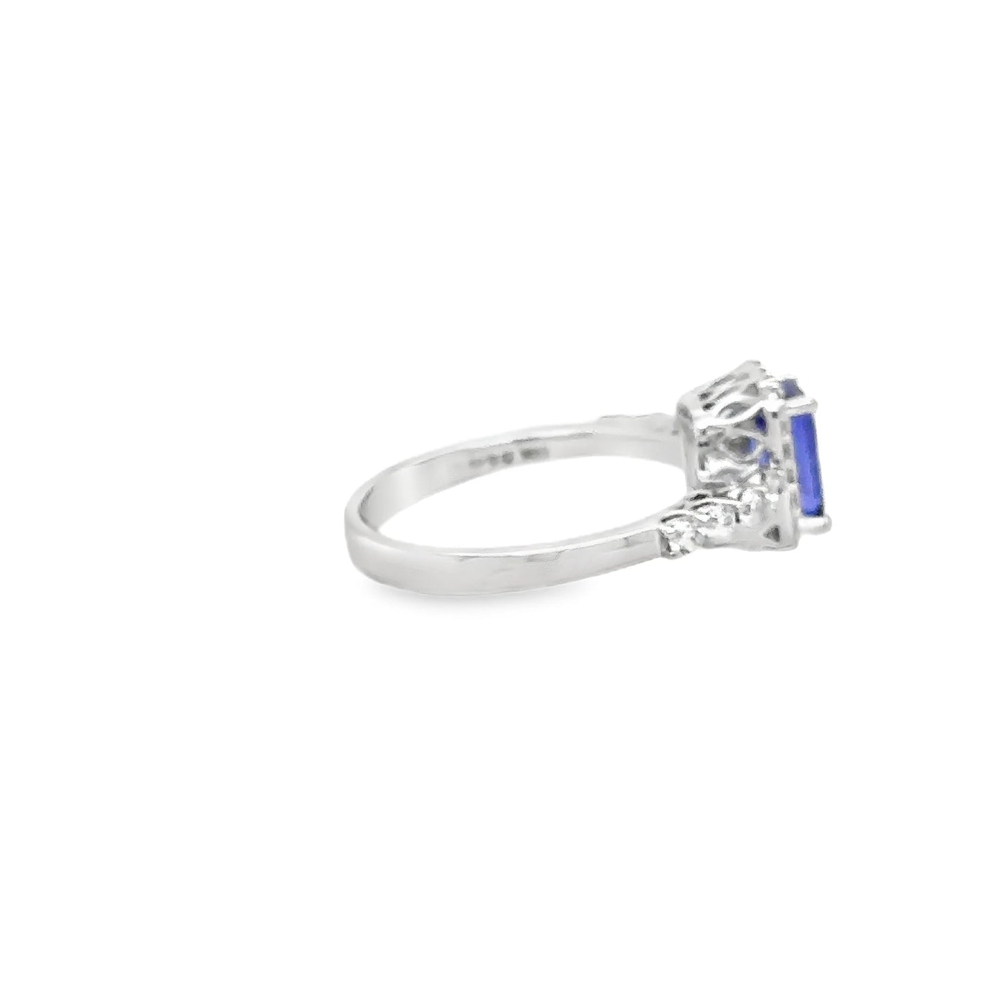 14KT WHITE GOLD TANZANITE AND DIAMONDS RING