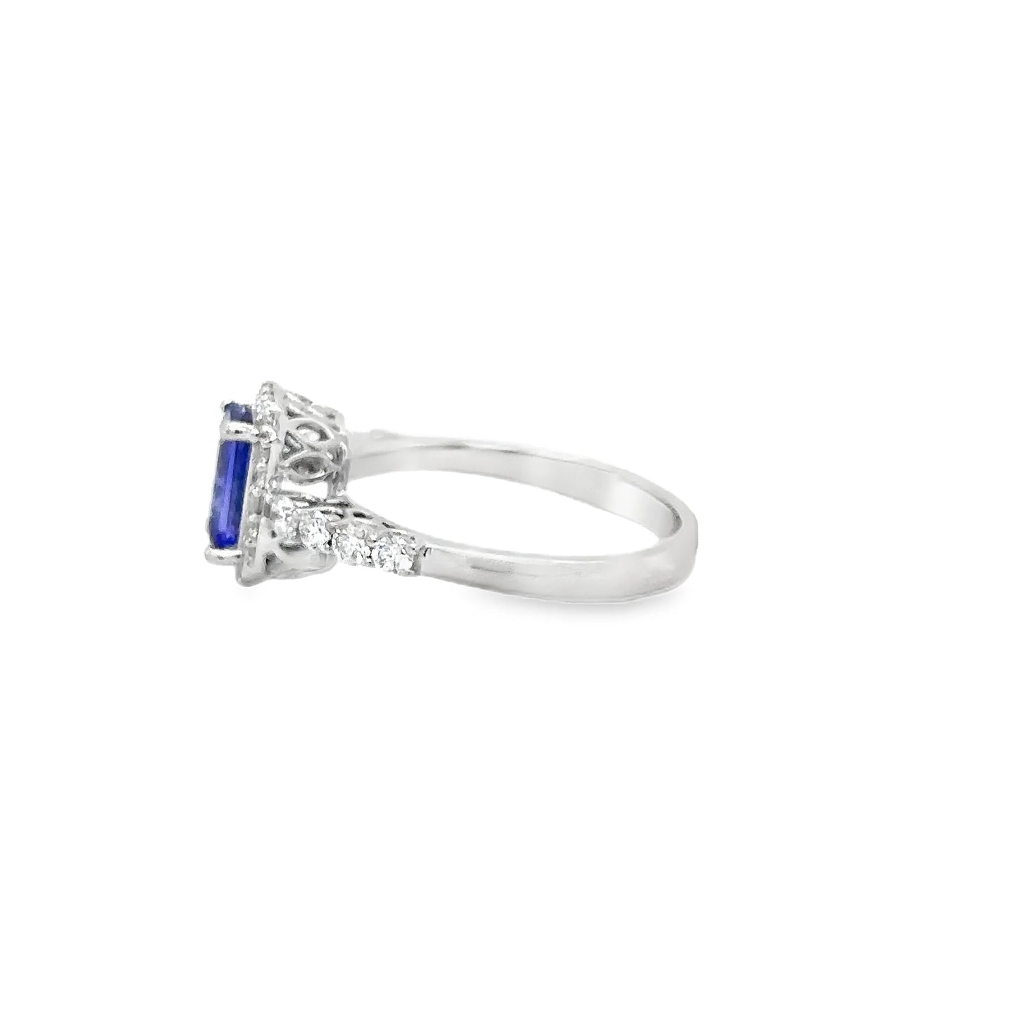 14KT WHITE GOLD TANZANITE AND DIAMONDS RING
