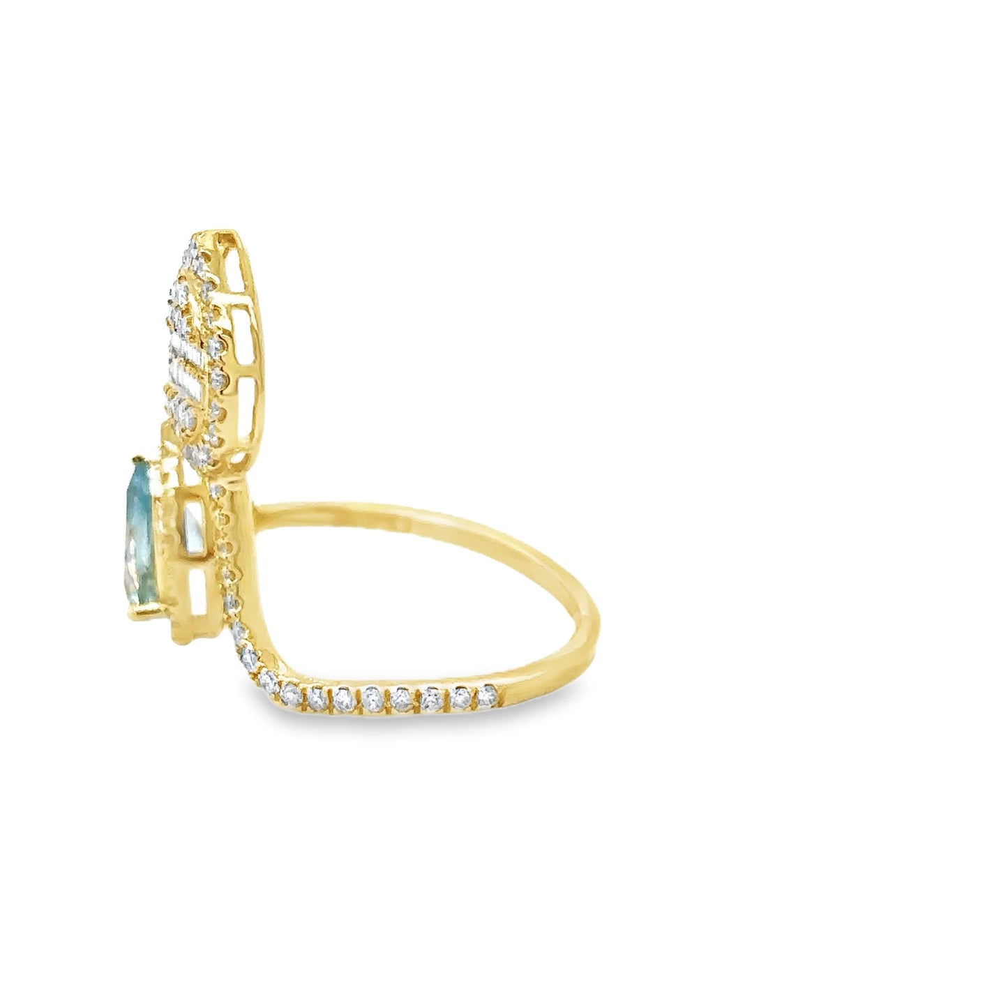 14KT YELLOW GOLD AQUAMARINE AND DIAMONDS RING