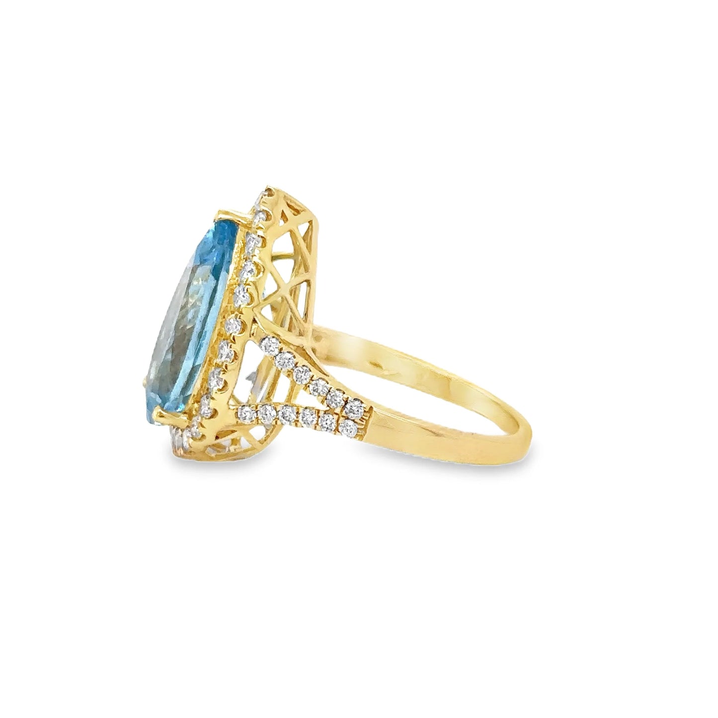 14KT YELLOW GOLD AQUAMARINE AND DIAMONDS RING