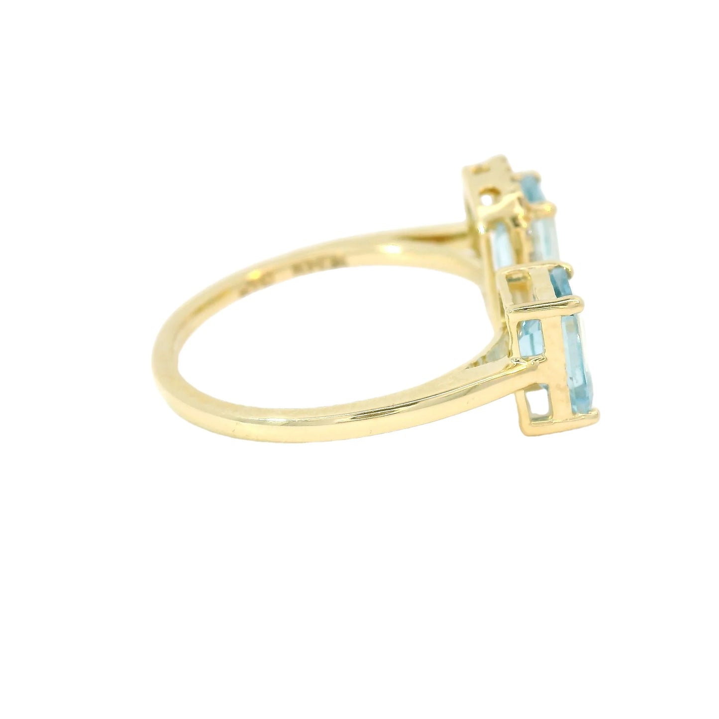 14KT YELLOW GOLD AQUAMARINE RING WITH DIAMONDS