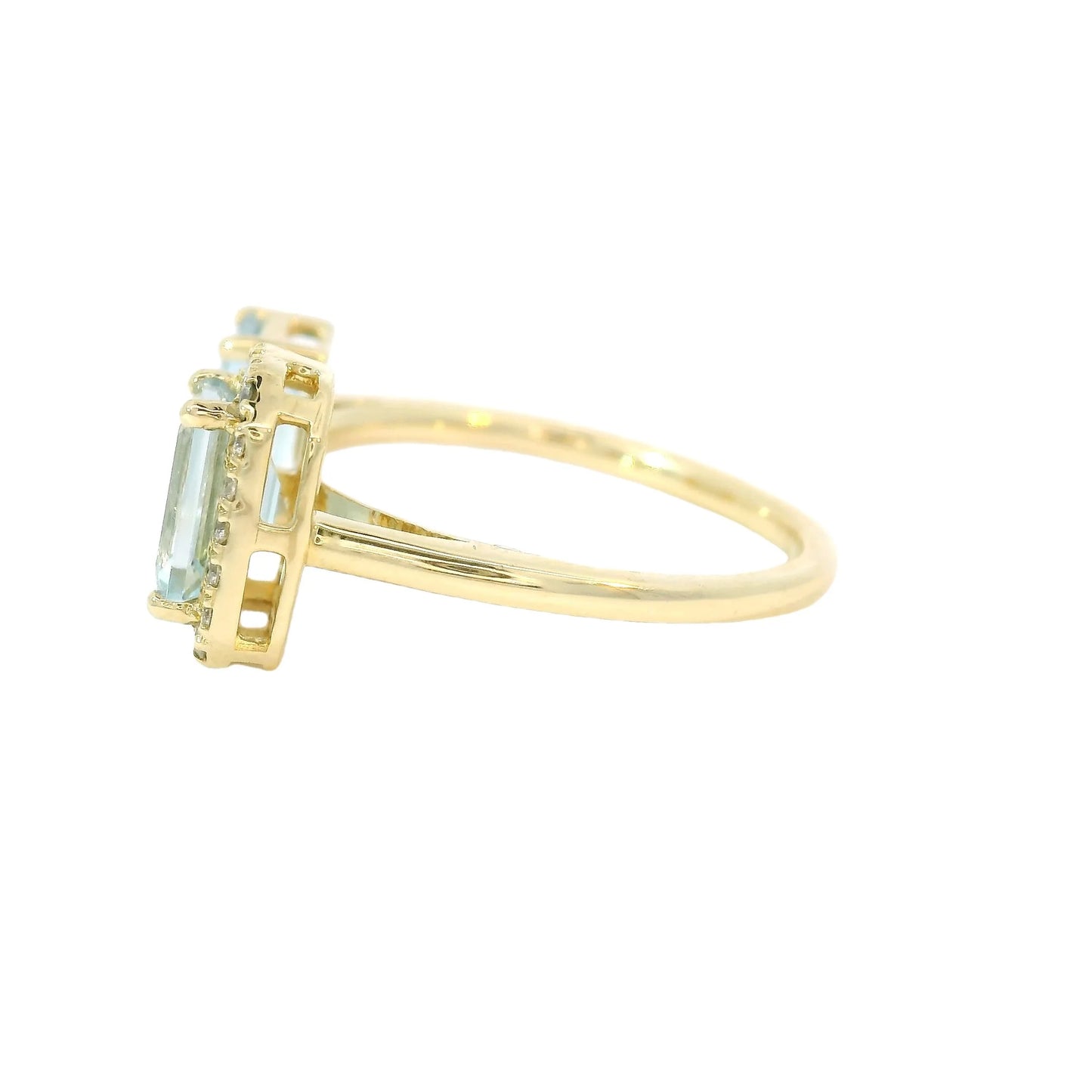 14KT YELLOW GOLD AQUAMARINE RING WITH DIAMONDS