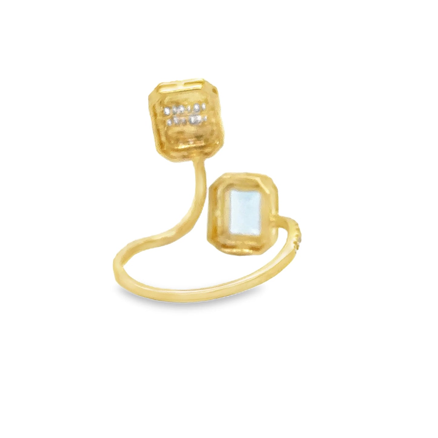 14KT YELLOW GOLD AQUAMARINE RING WITH DIAMONDS