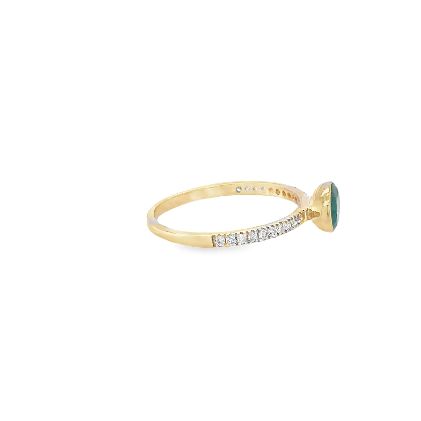 14KT YELLOW GOLD EMERALD AND DIAMONDS RING