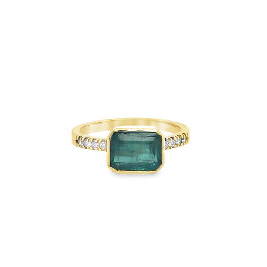 14KT YELLOW GOLD EMERALD AND DIAMONDS RING