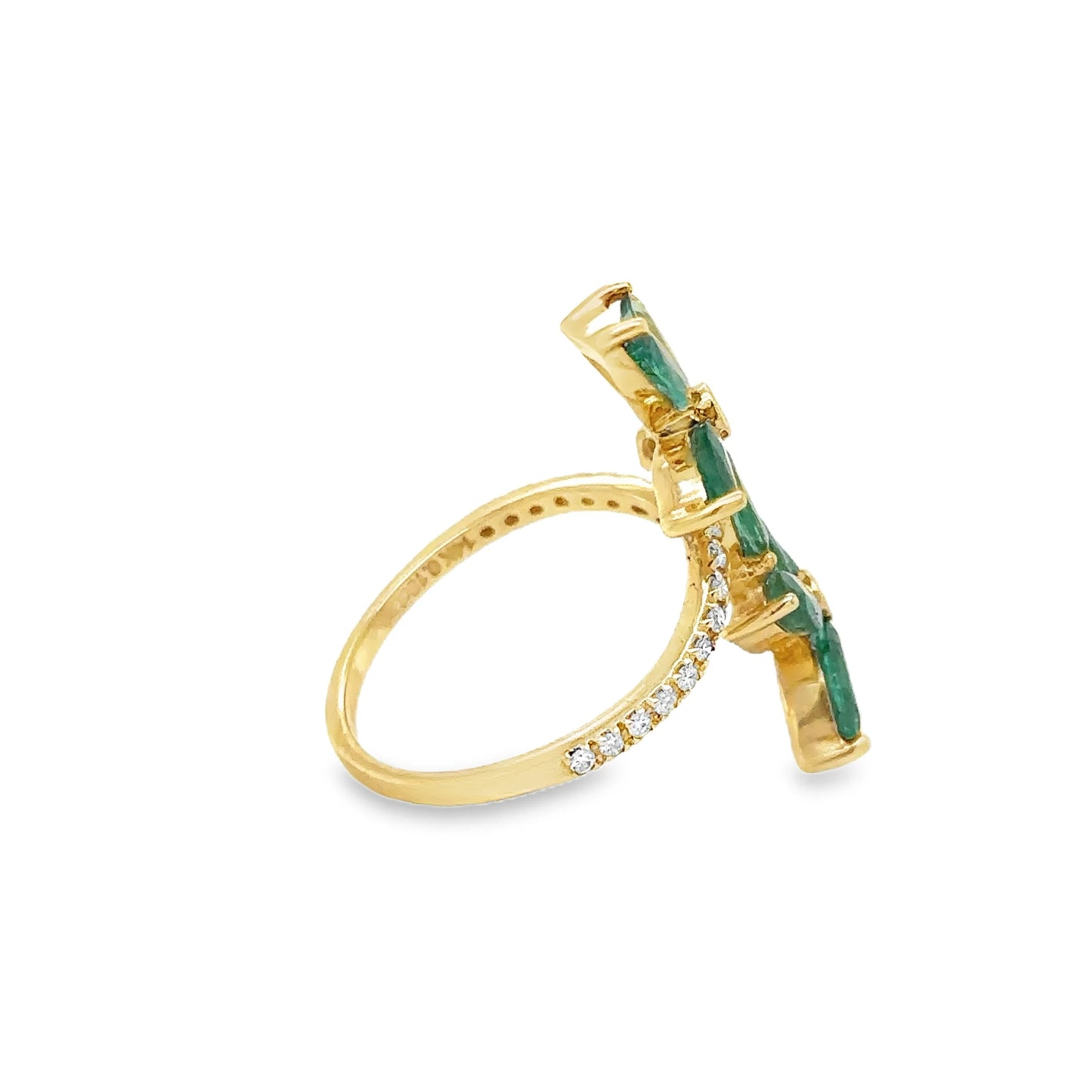 14KT YELLOW GOLD EMERALD AND DIAMONDS RING