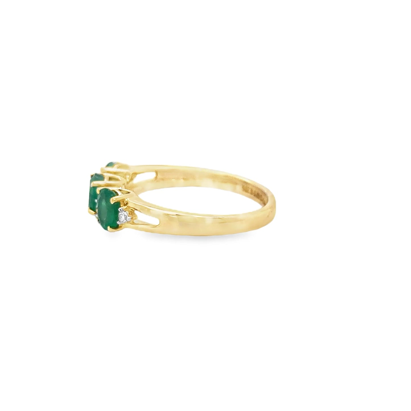 14KT YELLOW GOLD EMERALD AND DIAMONDS RING