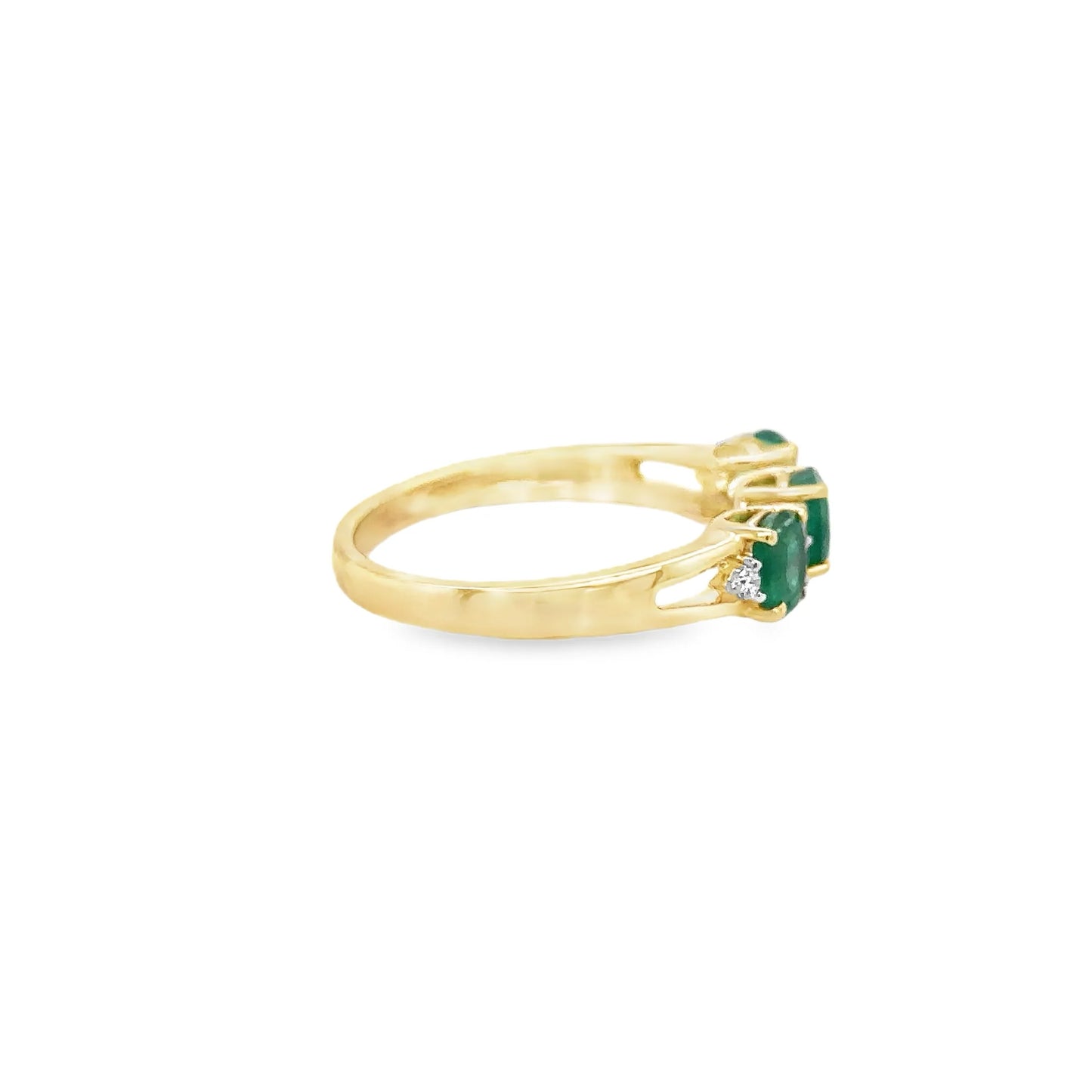 14KT YELLOW GOLD EMERALD AND DIAMONDS RING