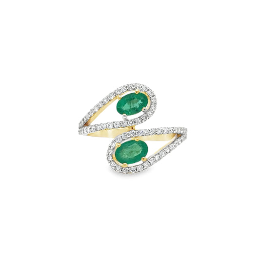 14KT YELLOW GOLD EMERALD AND DIAMONDS RING