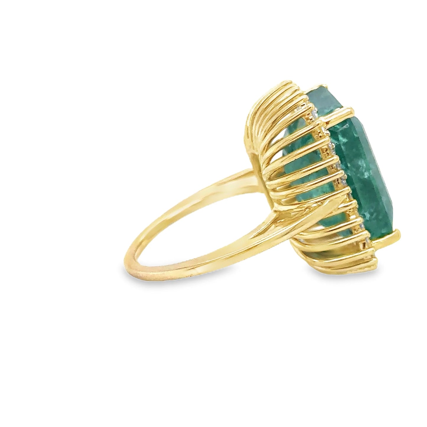 14KT YELLOW GOLD EMERALD AND DIAMONDS RING