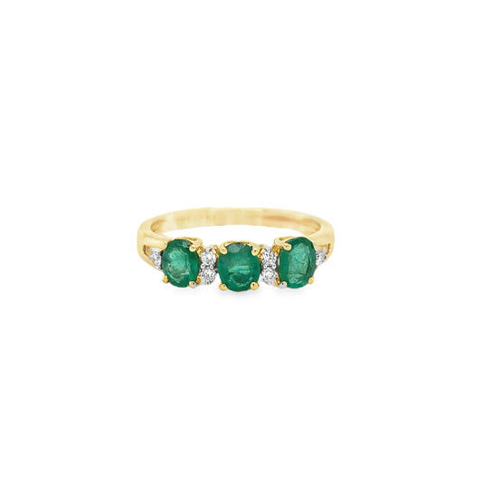 14KT YELLOW GOLD EMERALD AND DIAMONDS RING